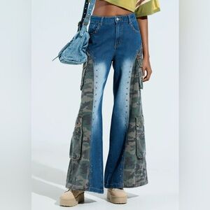 NWT AKIRA Blue and Camouflage Flare Jeans XL